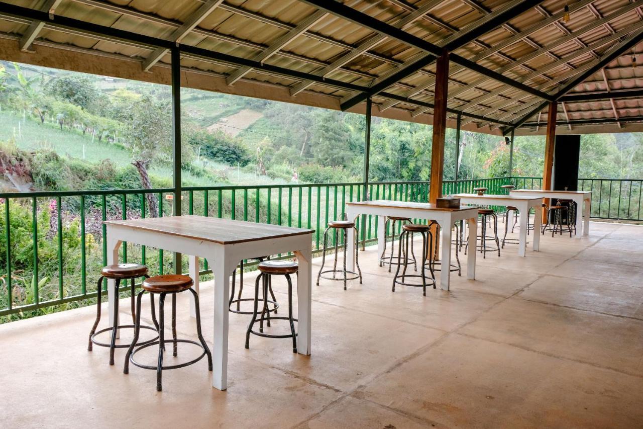 Oyo 1175 Oemah Djowo Resort Magetan Εξωτερικό φωτογραφία